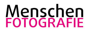 Schriftzug „Menschen Fotografie“ als grafisches Gestaltungselement für Porträt- und Menschenfotografie.